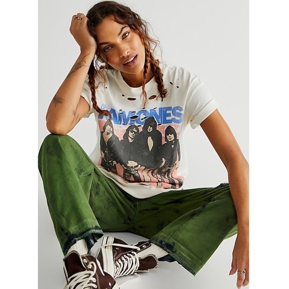 NWT DAYDREAMER 70s Ramones Album Distressed Short Sleeve Punk Rock Graphic Tee S - Picture 5 of 15